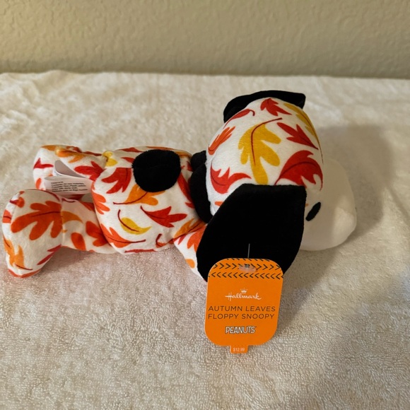 Snoopy dressed for Fall - Picture 5 of 8